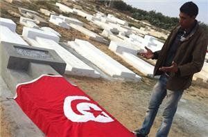 Bouazizi-Tombstone-Tunisia-Jan-2011.jpg
