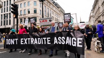 Pourquoi la poursuite de Julian Assange par l’administration Biden est une grave erreur (Louisville Courier Journal) — James Miller et Peter S. Fosl